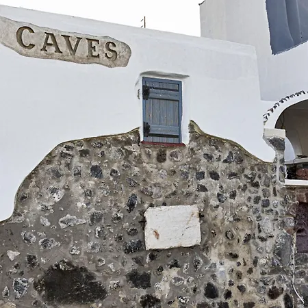 Aura Caves 4*