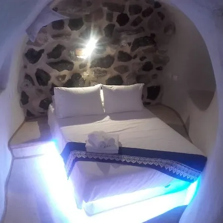 Aura Caves Apartment Fira (Santorini)