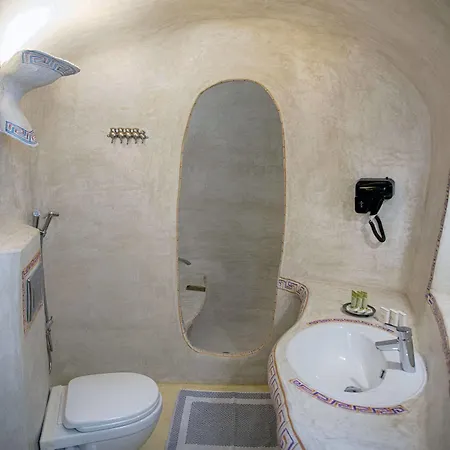 Aura Caves Fira (Santorini)
