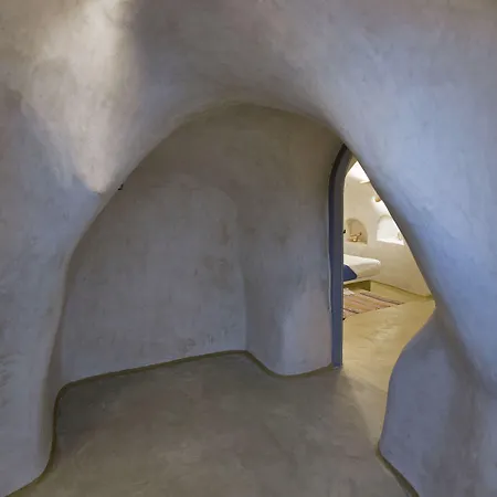 Aura Caves