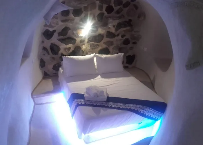 Otel Aura Caves Santorini Island